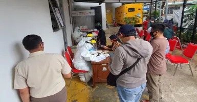 Petugas Lacak 55 Orang Kasus Positif Corona Lurah Petamburan