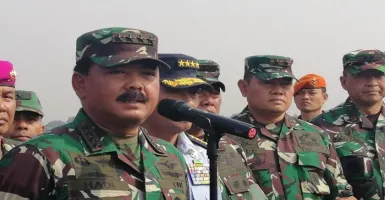 Panglima TNI Beri Semangat ke Prajurit, Sikat Habis Baliho Rizieq