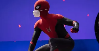 Tom Holland Unggah Foto Terbaru, Spiderman 3 Bakal Pakai Masker?