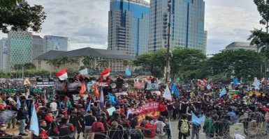 8 Ribu Aparat Kawal Demo Tolak Omnibus Law di Istana