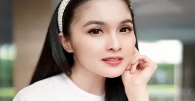 Tips Merawat Kulit Biar Cantik ala Sandra Dewi