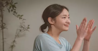 Kim Go Eun Sering Ikat Cepol Rambut, Ada yang Berponi Pendek!
