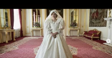 Mirip Banget! Emma Corrin Pakai Gaun Pengantin Putri Diana