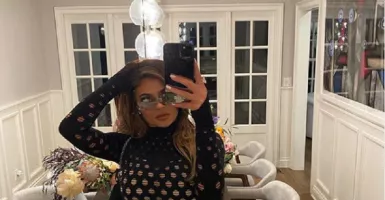 Wow! Putri Kylie Jenner Bawa Tas Mewah Seharga Rumah di Depok