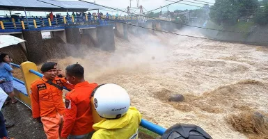Di Tengah Pandemi Covid-19, Warga Jakarta Siap-siap Hadapi Banjir