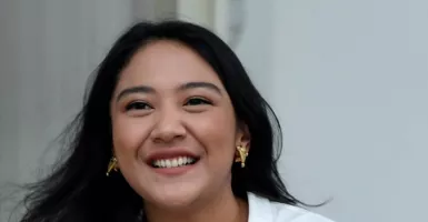 Ayahnya Konglomerat, Putri Tanjung Nyuci Baju Sendiri