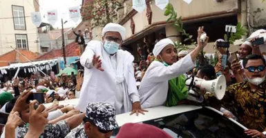 Ortu Loyalis Habib Rizieq Tantang Polisi Bersumpah Dilaknat Allah