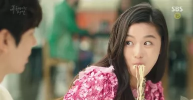 Mitos dari Kebiasaan Orang Korea Makan Mi Instan di Tutup Panci