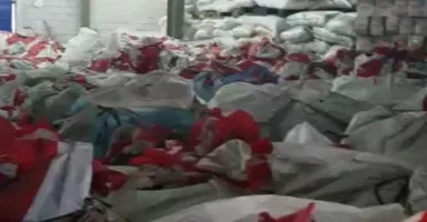 Paket Bansos 50 Ribu Karung Mangkrak di Pulogadung