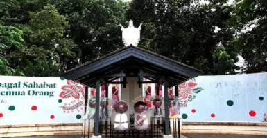 Dekorasi Natal Gereja Katedral Jakarta Terlihat Sederhana