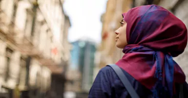 4 OOTD Hijab Terbaik untuk Jalan-jalan di Tengah Kota