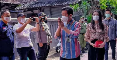 Tampil Anggun Saat Mencoblos, Menantu Jokowi ini Jadi Sorotan