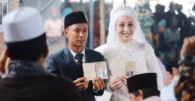 Viral! Pria Lombok Nikahi Bule Cantik, Maskawin Cerek dan Cobek