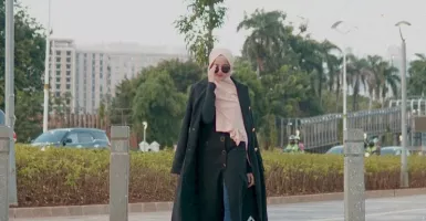 4 Mix and Match OOTD Hijab dengan Bawahan Celana