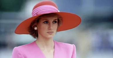 3 Gaya Bersahaja Putri Diana dengan Sweater Hangat, Tiru Nih!
