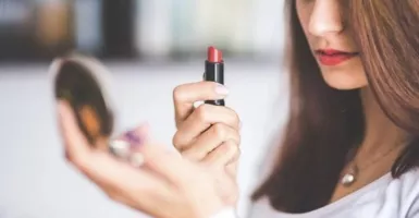 Wajib Ada di Tas, 4 Produk Pelembap Bibir untuk Cegah Kekeringan