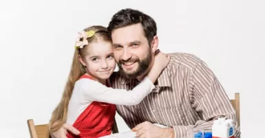 Hasil Riset Ungkap Anak Perempuan Lebih Dekat dengan Ayahnya