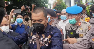 Polisi ke Aziz Yanuar Cs: Jika Tak Mau Gesekan, Jangan Mendekat!