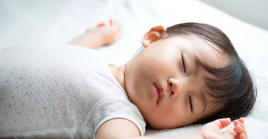 Si Kecil Susah Tidur Siang? Siasati dengan 4 Cara Moms