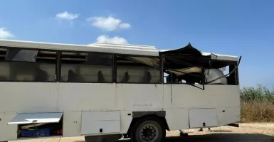 Duarr! Bus Militer Israel Dihantam Roket Hamas, Tapi...