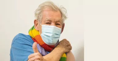 Aktor Ian McKellen Dapat Suntik Vaksin Covid-19