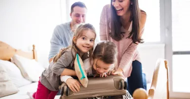 Moms, Ajari Anak 3 Cara Mengemas Barang Saat Hendak Traveling
