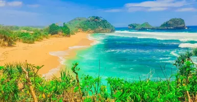 Pantai Goa Cina, Spot Camping Menawan di Malang 