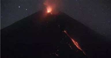 Setelah Merapi, Kini Gunung Semeru Semburkan Lava Pijar