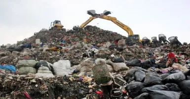 Libur Lebaran, Sampah di Jakarta Menumpuk