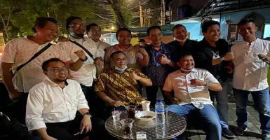 Jumhur Hidayat Disambut Puluhan Aktivis 98 di Kopol