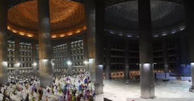 Masjid Istiqlal Gelar Salat Tarawih Dibatasi 2 Ribu Jemaah