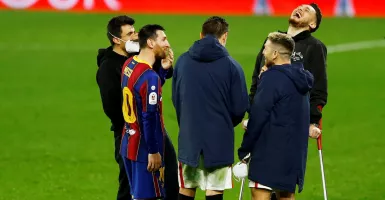 Sevilla vs Barcelona: Kalah, Messi Tertawa dengan Pemain Musuh