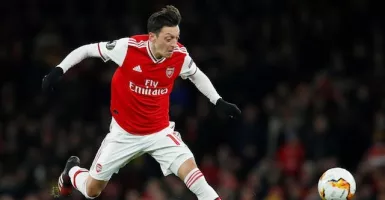 Jilat Ludah Sendiri, Arteta Pikirkan Masa Depan Ozil di Arsenal