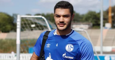 Ozan Kabak Setuju Bergabung, Lini Belakang Liverpool Kian Ngeri!