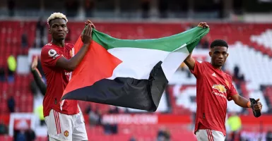 Lawan Israel, Pogba Bentangkan Bendera Palestina di Old Trafford