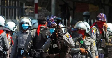 Rakyat Sipil Bangkit, Polisi Myanmar Jumpalitan, Kabur ke India