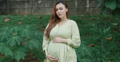 Model Cantik Ini Unggah Foto Bayi, Mukanya Mirip Bintang Persija?