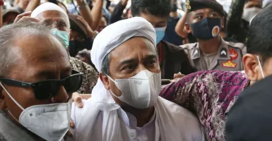 Selain Dituntut 2 Tahun, Hak Rizieq Shihab Juga Dikuliti