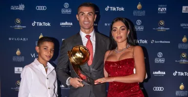 Tunggu Tanggal Main, Ibu Kandung Ronaldo Jr Berada di Portugal