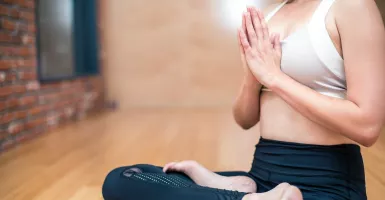 5 Manfaat Yoga untuk Wanita, Dijamin Pasangan Betah di Rumah