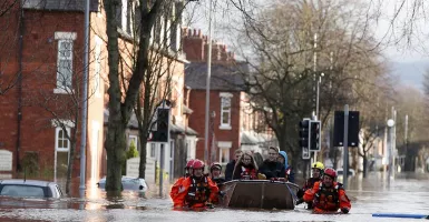 Fenomena Banjir Inggris, Warga Dievakuasi, Semua Aktivitas Lumpuh