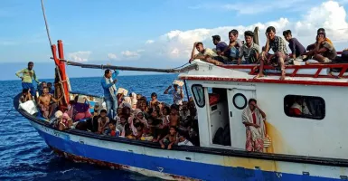 Kapal Pengungsi Rohingya Terombang-ambing di Tengah Laut Andaman