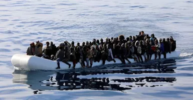 Termasuk 62 Bayi, Ratusan Migran Terombang-ambing di Laut Libya