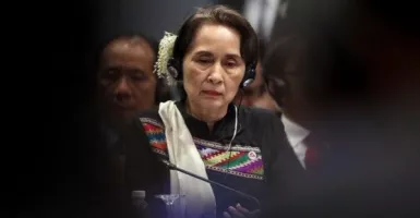 Mendadak, Aung San Suu Kyi Muncul Mengejutkan, Ini Penampakannya