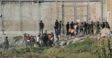 Ratusan Anak-anak Dikurung di Spanyol: Mereka Menyiksa Habis Kami