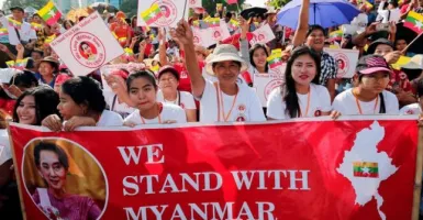 Myanmar Terpecah, Kekacauan di Mana-mana, Militer Siap Tembak