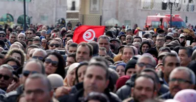 Mencekam, Demonstran Tantang Polisi di Tunisia