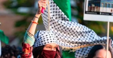 Trending! Bella Hadid Ikut Aksi Dukung Palestina, Intip Potretnya