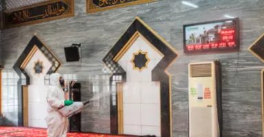 Tekan Covid-19, LRT Jakarta Gelar Kegiatan Bersihkan Rumah Ibadah