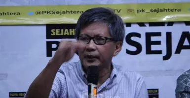 Karangan Bunga Berjejer untuk Munarman, Rocky Gerung Seret Jokowi